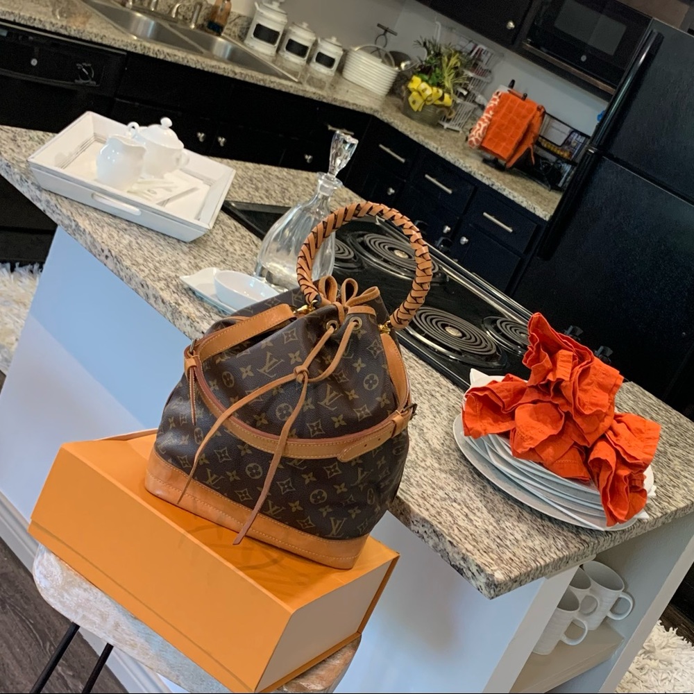🔥LV up 🔥to 20% off 🔥 your “likes”TODAY - Picture 8 of 16